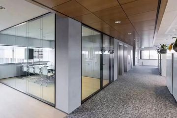 如何对办公室玻璃隔断进行保养-公海贵宾会员检测中心玻璃隔断