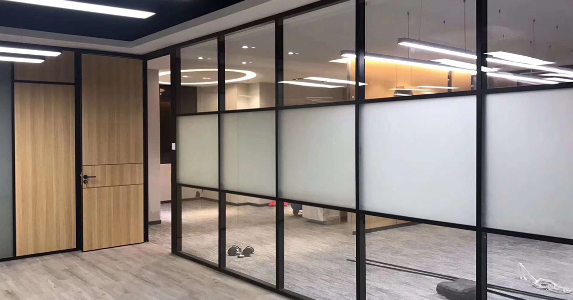 办公室双层玻璃隔断可以做多高的墙及设计建议.jpg